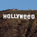 何者かが新年早々「HOLLYWOOD」のサインを「HOLLYWeeD」に変更。それに対するスヌープ・ドッグの反応