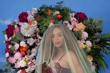 Beyonceが双子を妊娠していると判明した今、コーチェラのヘッドライナーはどうなるのだろうか？